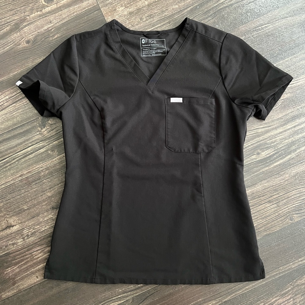 FIGS Slim Catarina™ One-Pocket Scrub Top, size medium